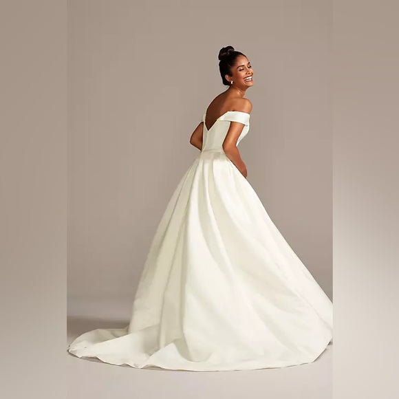 NWOT David’s Bridal Satin Off-The-Shoulder Wedding Dress Sz 12 - Picture 11 of 13